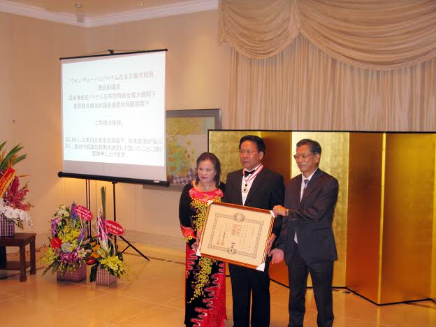 ប្រធានសមាគមមិត្តភាពវៀតណាម-ជប៉ុនទទួលគ្រឿងឥស្សរិយយស“ព្រះអាទិត្យរះ”